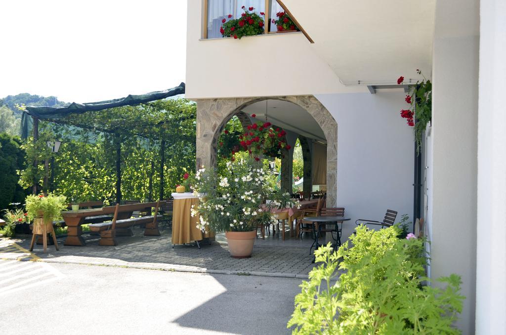Guest House Gostisce Jutrisa Rogatec Exterior photo